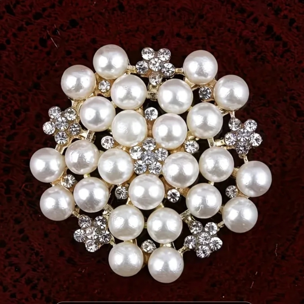 🆕️🦪 GOLD-TONE PEARL & RHINESTONE ROUND BROOCH PIN🦪